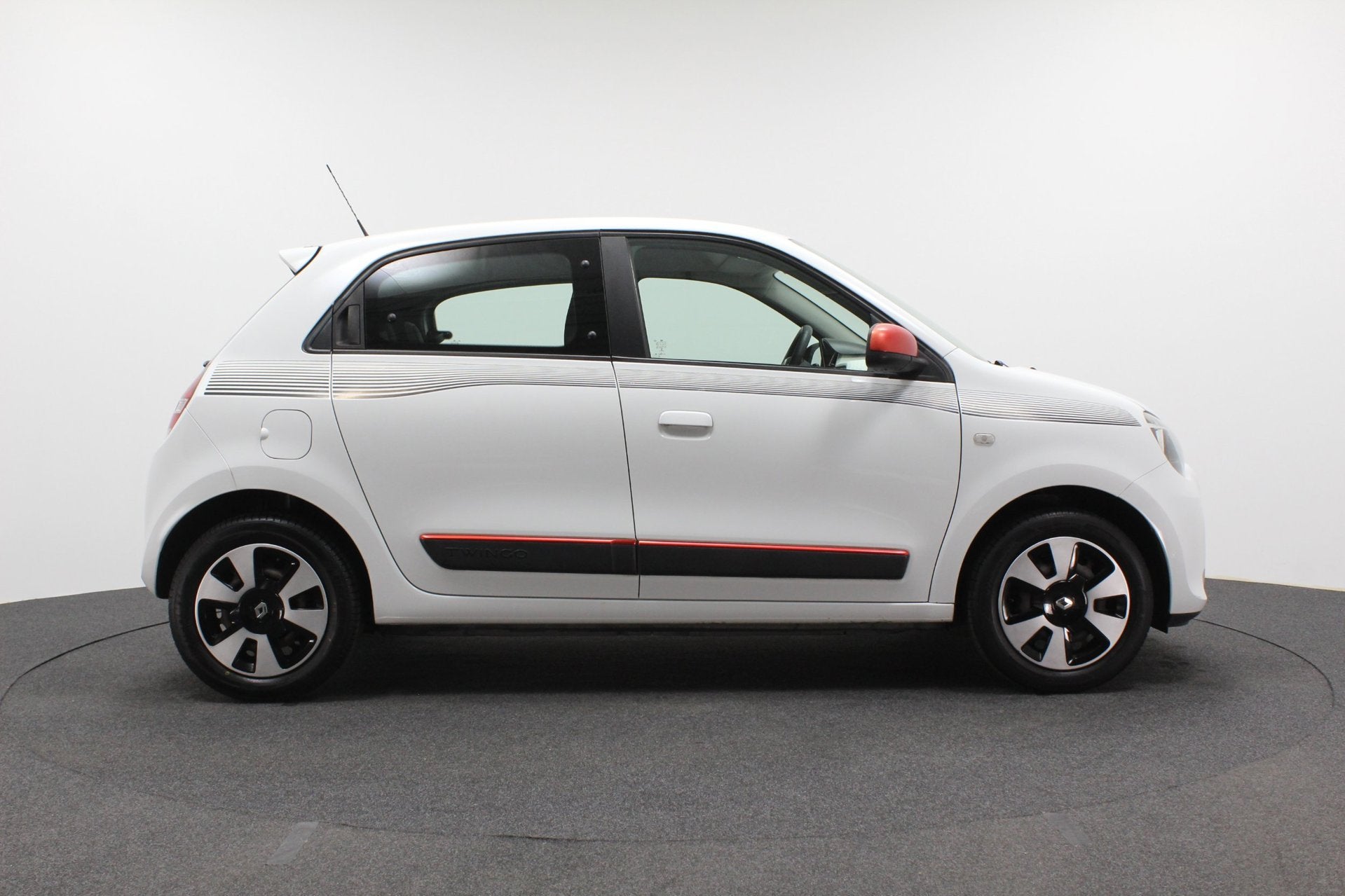 Renault Twingo 1.0 SCe Collection | Airco | Cruise control |, Auto's, Gebruikt, Euro 6, 840 kg, 4 stoelen