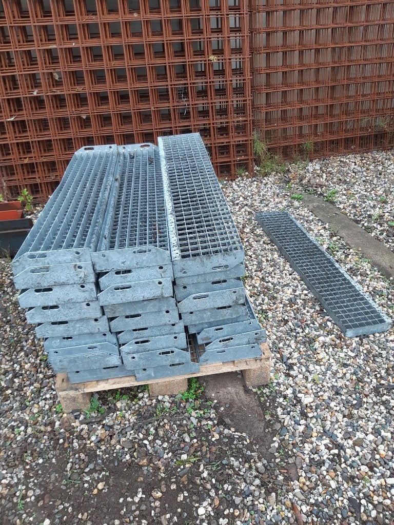 Roostertreden, Stalen Traptreden: verzinkt, Doe-het-zelf en Verbouw, Ophalen, Gebruikt, Trap, Minder dan 2 meter