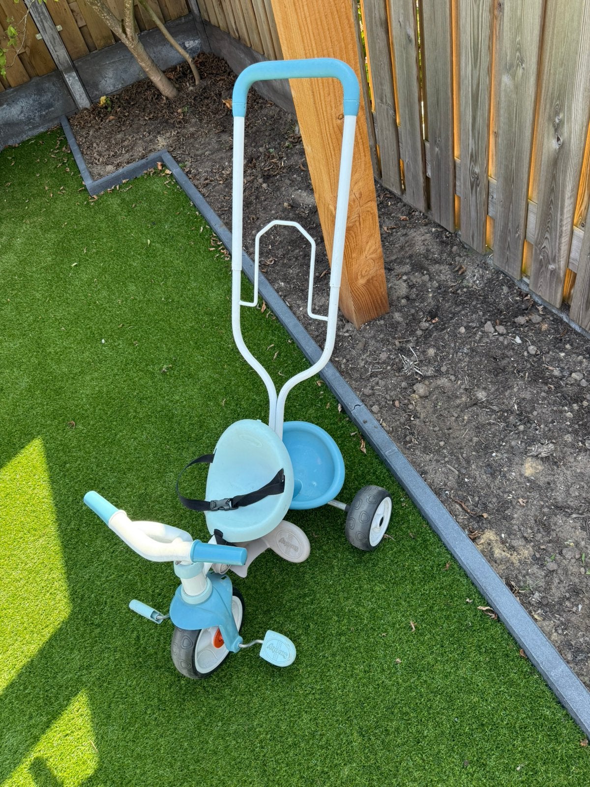 Smoby driewieler met duwstang, Fietsen en Brommers, Ophalen, Gebruikt, Duwstang
