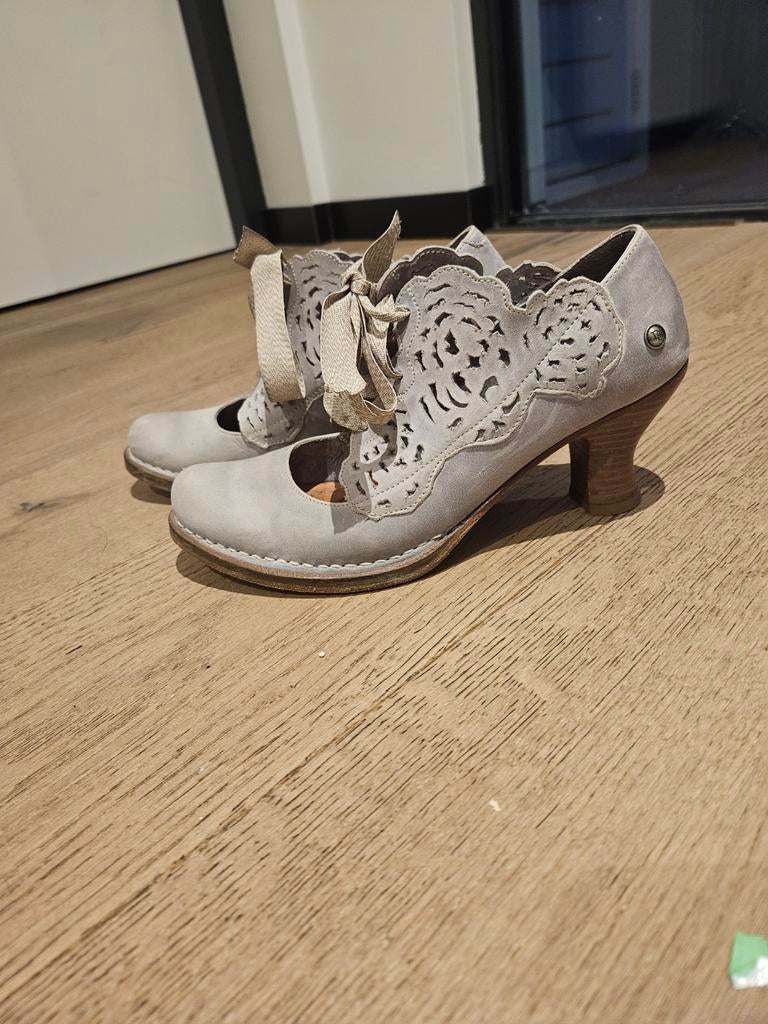Neosense Cinderella schoenen matgrijs met lint en veter, Ophalen of Verzenden, Zo goed als nieuw, Schoenen met hoge hakken, Grijs
