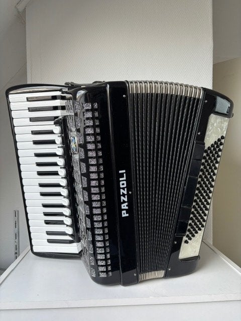 Pazzoli accordeon 96 bas 4 korig, Muziek en Instrumenten, Accordeons, Overige merken, Gebruikt, Met koffer, 96-bas