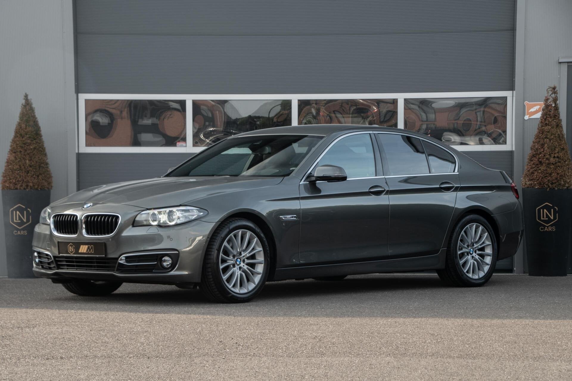 BMW 5-serie 520i High Executive | HUD | Memory | Camera, Auto's, BMW, Automaat, Achterwielaandrijving, Gebruikt, 4 cilinders