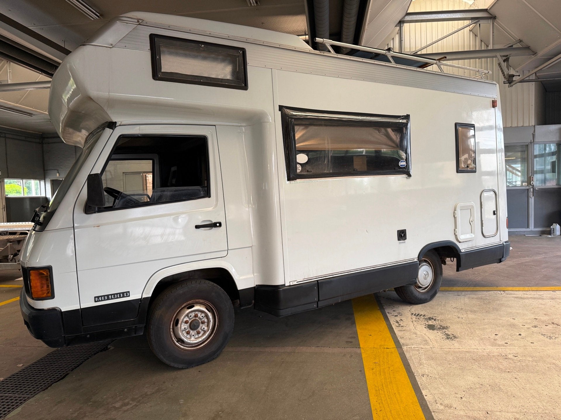 Mercedes-Benz MB100D-L * 4 slaapplaatsen * Luifel * Zonnepan, Alkoof, Bedrijf, Bedrijvenpark twente noord 92
7602 ks  Almelo, NL