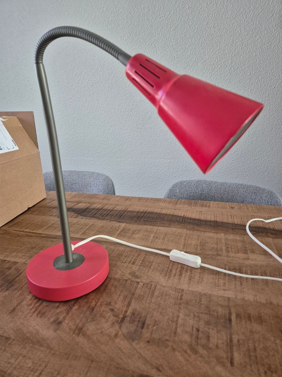 Rode bureaulamp met flexibele arm, Ophalen, Bureaulamp, Gebruikt, Met schakelaar