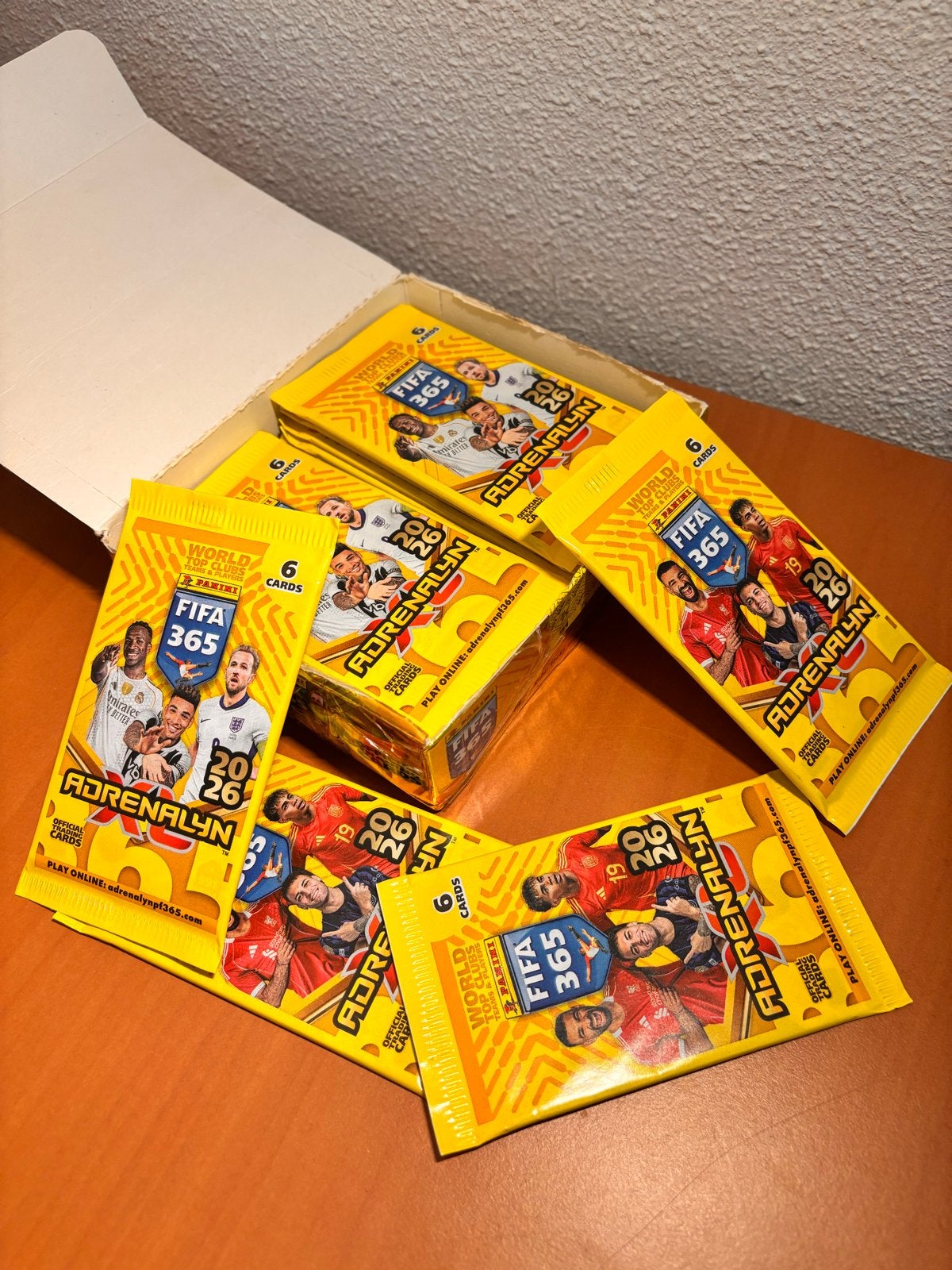FIFA 365 Adrenalyn XL 2026 Voetbal Kaartjes Box, Ophalen of Verzenden, Nieuw, Overige sporten, Spelerskaart