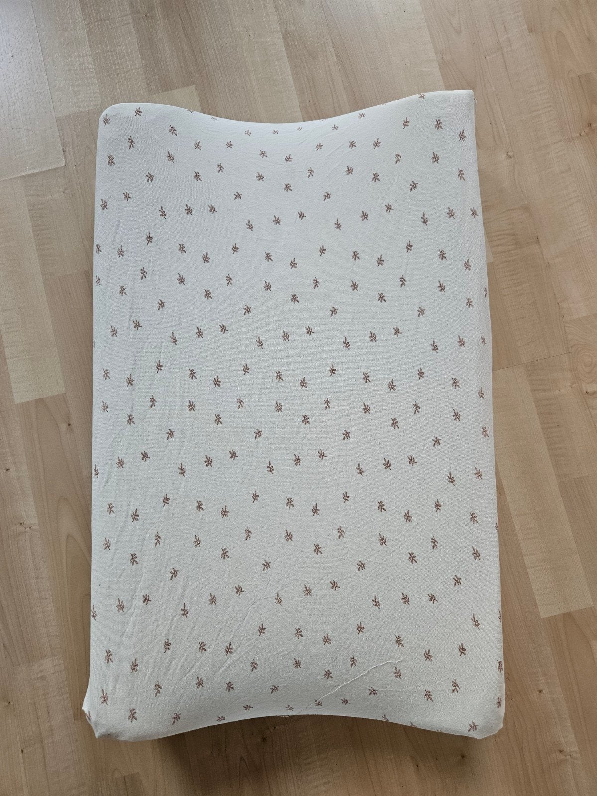 Aankleedkussen met 2 hoezen (geel en beige met print), Ophalen, Zo goed als nieuw