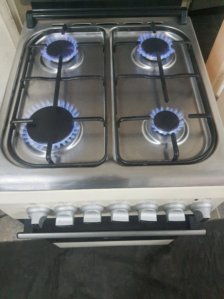 Wiggo gasfornuis met elektrische oven werkt Perfect, Ophalen, Minder dan 85 cm, 4 kookzones, Zo goed als nieuw