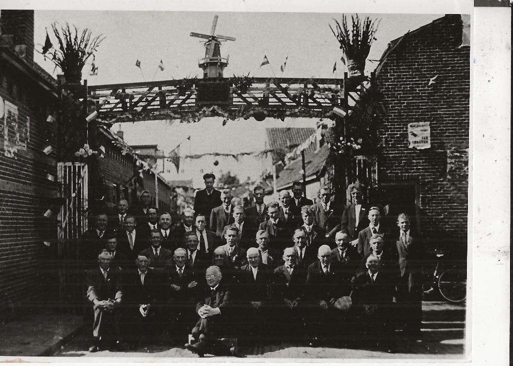 Monster Molenstraat Onbekende groep heren Foto 1948, Ophalen of Verzenden, 1940 tot 1960, Ongelopen, Zuid-Holland
