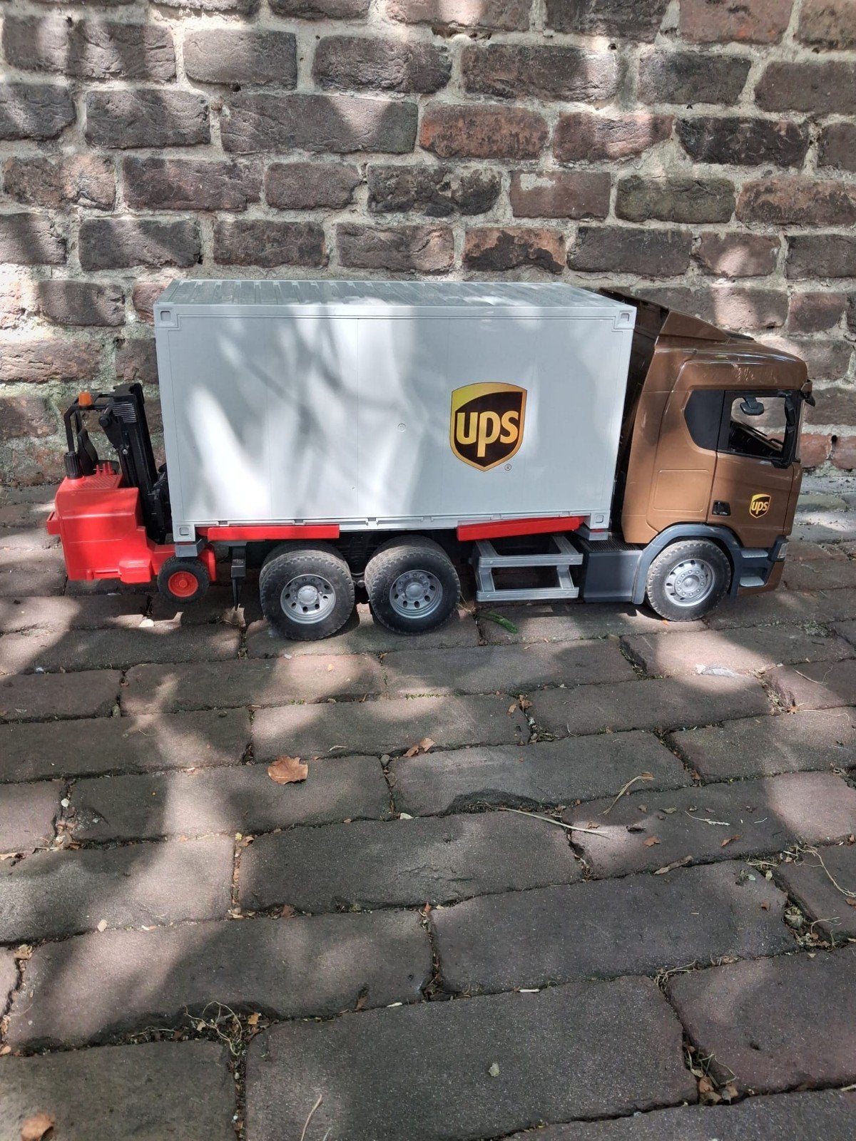 Bruder 3582 Scania Super 560R UPS Vrachtwagen met heftruck, Ophalen of Verzenden, Gebruikt
