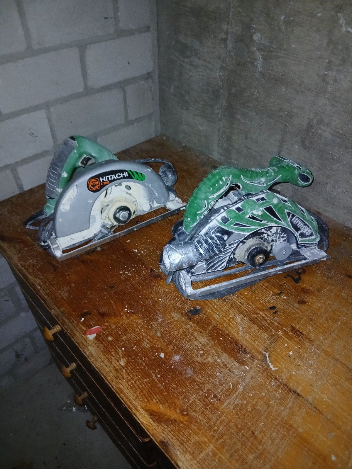 2 Hitachi cirkel zagen., Ophalen