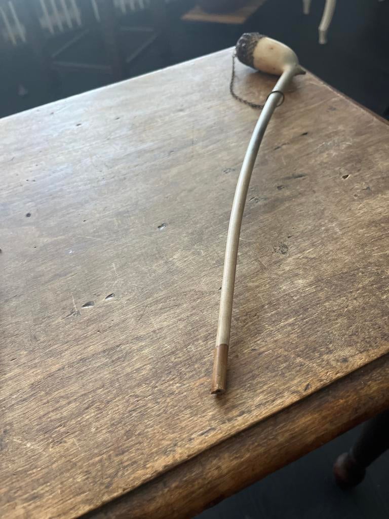 Antieke kleipijp met metalen rooster en ketting, Huis en Inrichting, Ophalen of Verzenden, Zo goed als nieuw