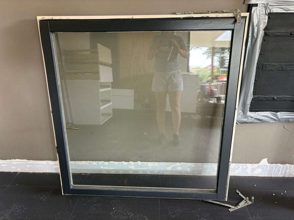 GRATIS: Houten kozijn: 2.50 * 1.30 (draaikiep), Ophalen, Gebruikt, Inclusief glas, 75 tot 150 cm