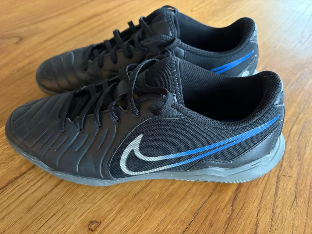 Nike Zaalvoetbalschoenen - Maat 41 - Zwart/Blauw, Ophalen, Gebruikt