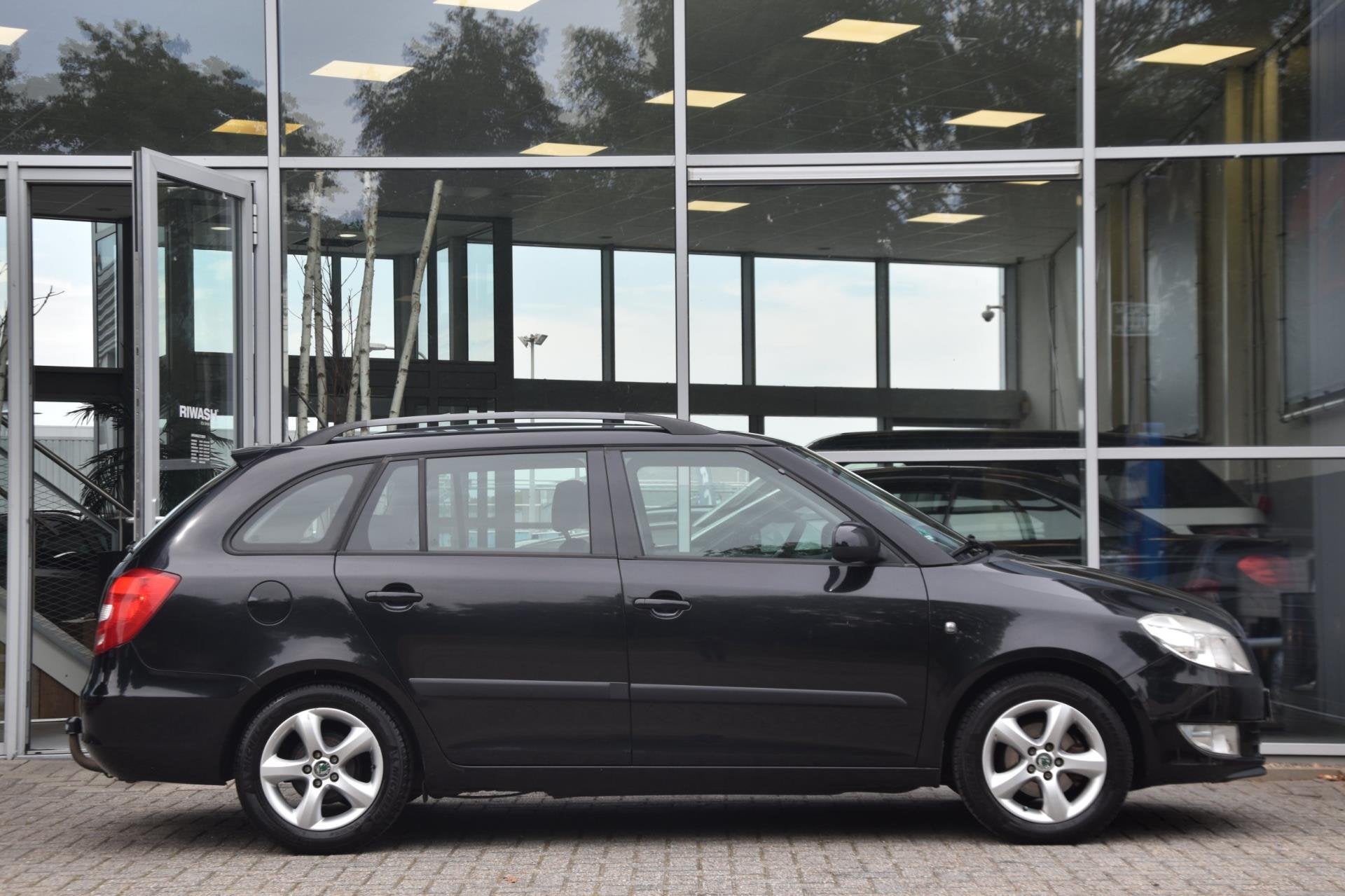 Skoda Fabia Combi 1.2 TDI GreenLine Airco Cruise Trekhaak 1e, Voorwielaandrijving, Euro 5, Zwart, 1199 cc