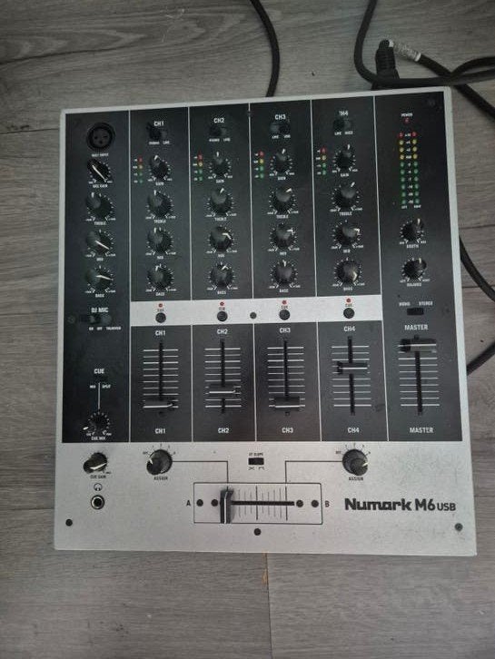 Numark M6 USB DJ Mixer - 4-kanaals mengpaneel, Ophalen of Verzenden, Gebruikt, Dj-set, Numark