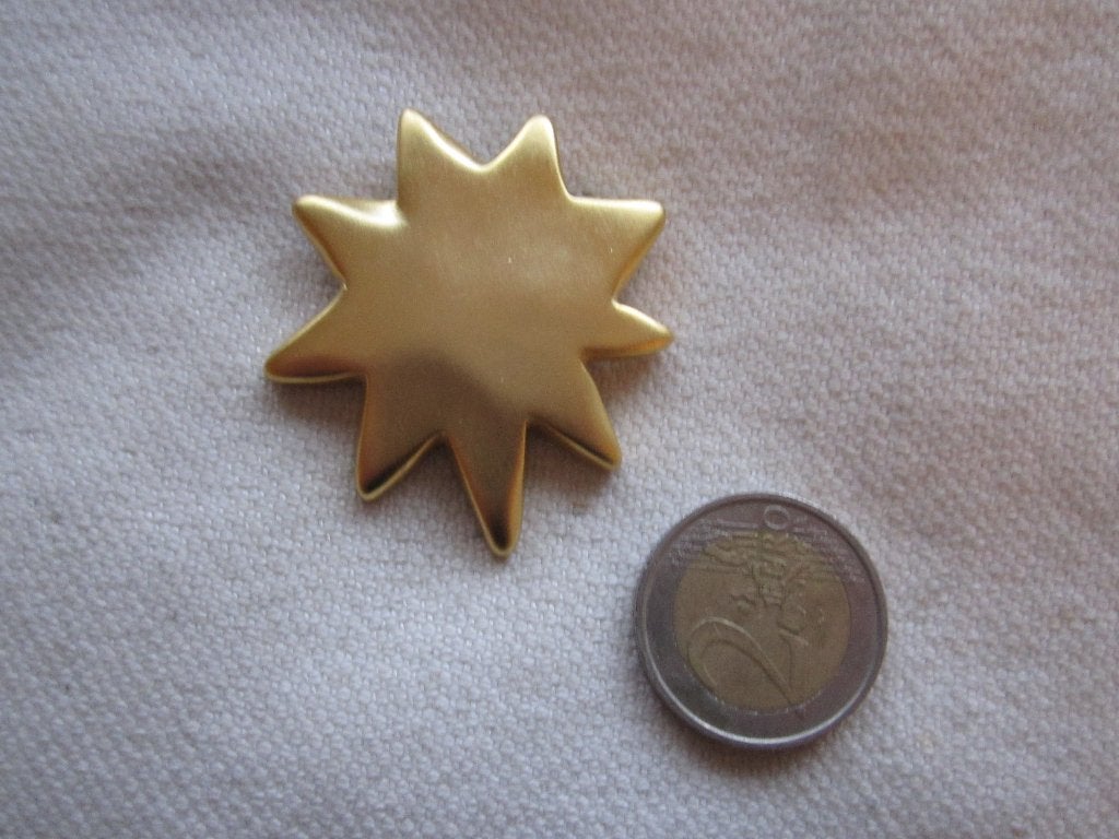 41.  Schiterende oude broche, Victoria's secret,  metaal, Ophalen, Overige materialen, Broche
