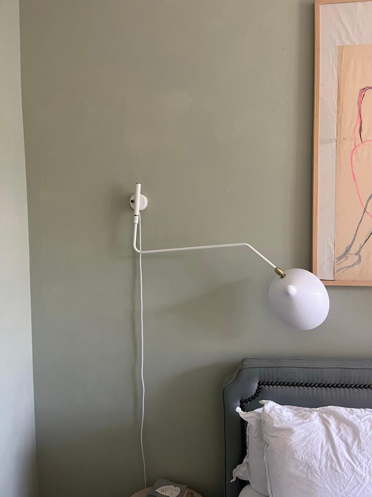 Witte design wandlamp met verstelbare arm, Huis en Inrichting, Lampen | Wandlampen, Ophalen, Zo goed als nieuw, Metaal