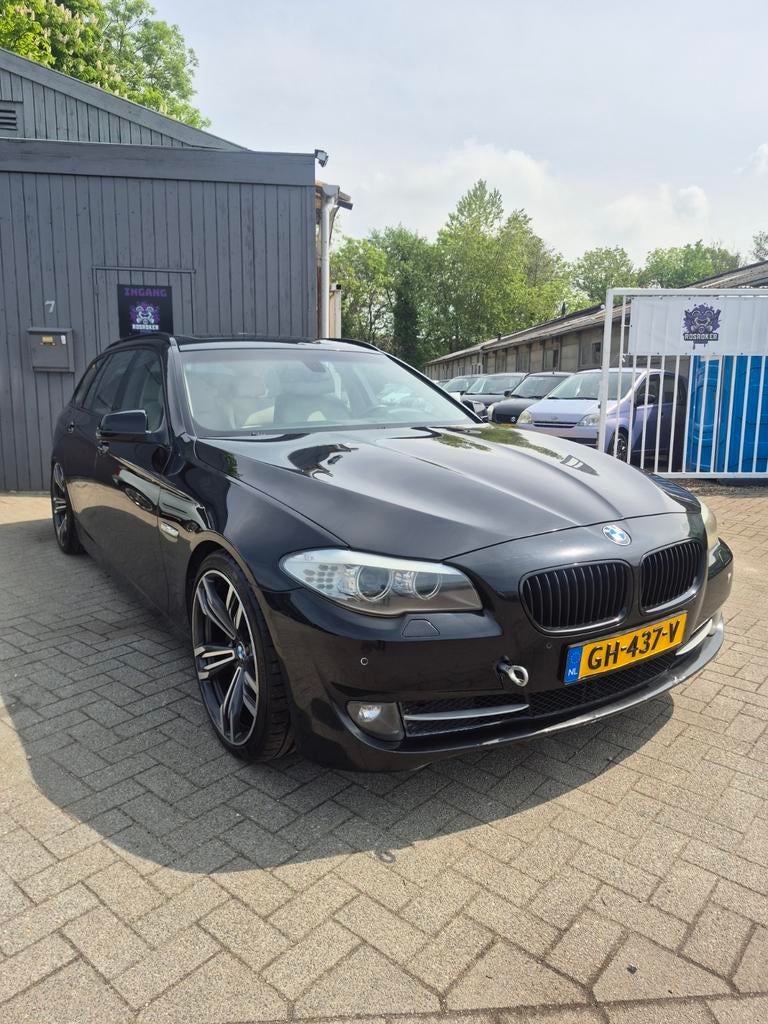 BMW 5-Serie 3.0 D 535 Touring AUT 2011 Zwart, Automaat, Achterwielaandrijving, 2993 cc, 2000 kg