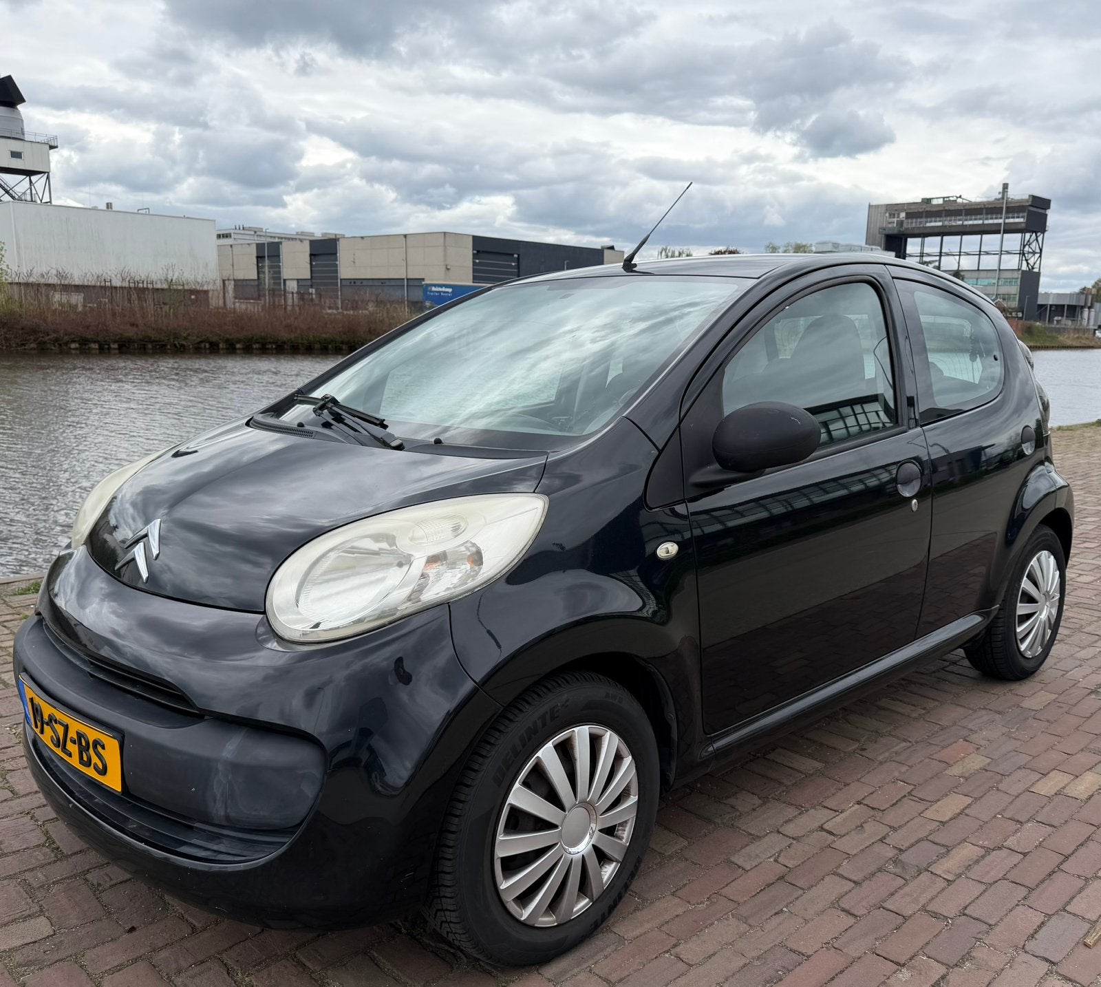Citroën C1 1.0 | 5-DRS | Slechts 198.777km | Nap | Zuinig, Voorwielaandrijving, Stof, Zwart, 4 stoelen