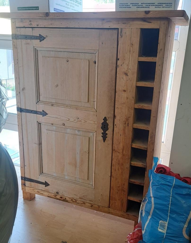 GRATIS Rustieke houten kast met wijnrek, Ophalen