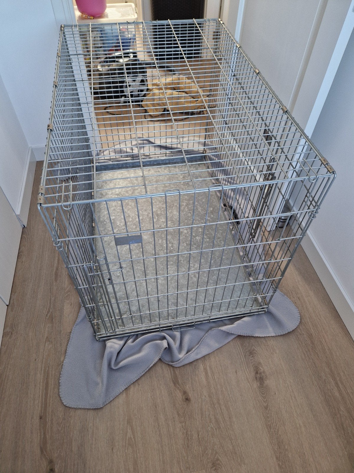 Grote bench met 2 deuropeningen., Dieren en Toebehoren, Ophalen, Gebruikt, 110 cm of meer, 65 tot 100 cm