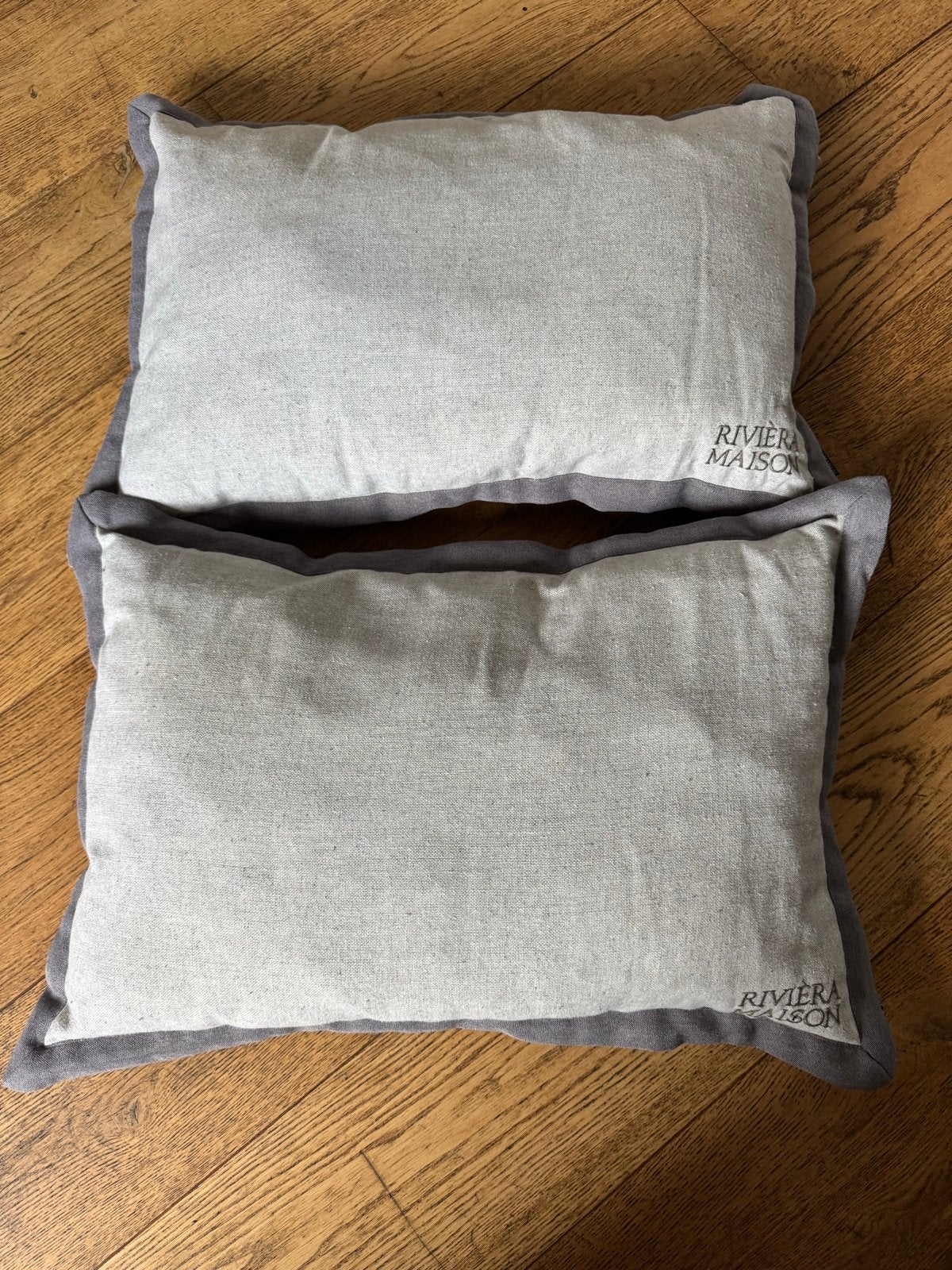 Riviera Maison Sierkussens - Grijs/Beige (2 stuks), Huis en Inrichting, Woonaccessoires | Kussens, Ophalen, Meerkleurig, Zo goed als nieuw