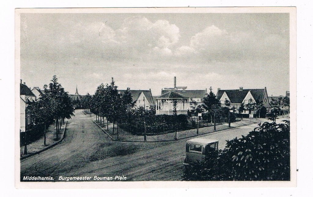 27 / MIDDELHARNIS : Burgemeester Bouman plein, Ophalen of Verzenden, 1920 tot 1940, Gelopen, Zuid-Holland