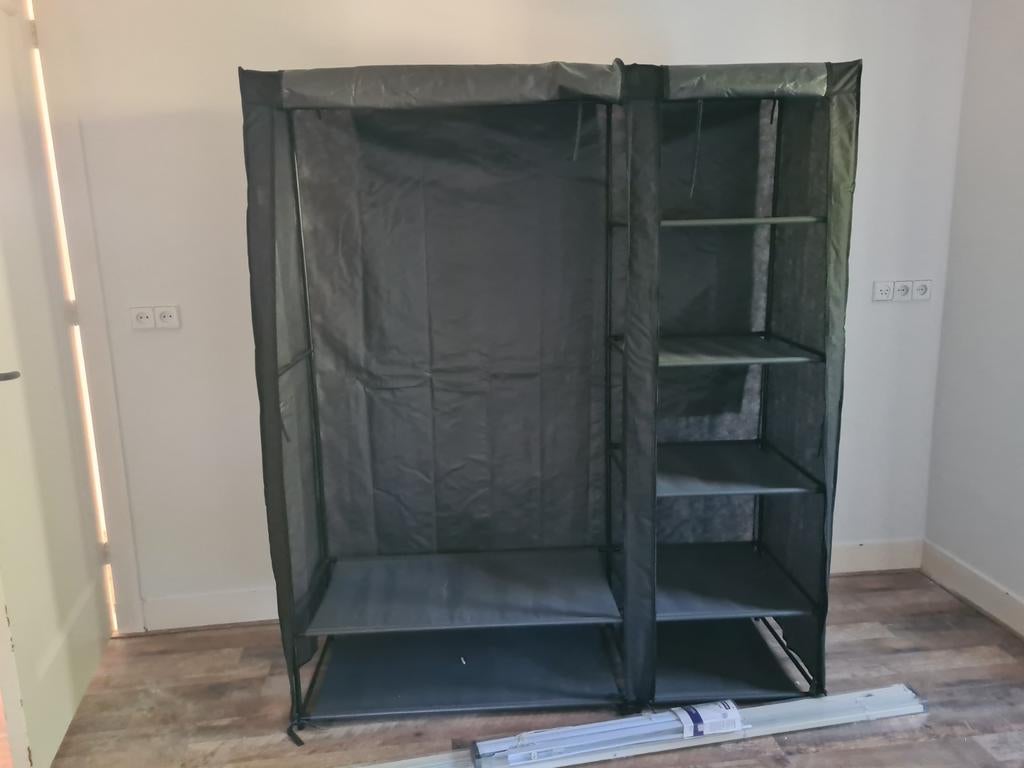 Stoffen Kledingkast - Hoog 170, Breed 145, Diep 50, Huis en Inrichting, Kasten | Kledingkasten, Ophalen, 100 tot 150 cm, Zo goed als nieuw