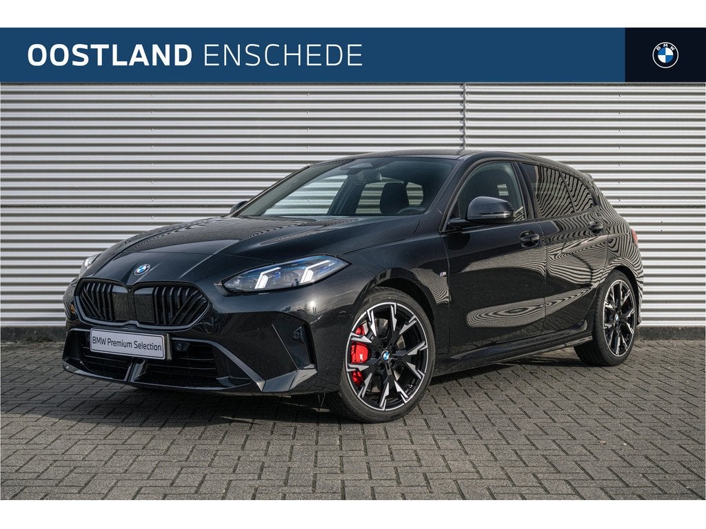 BMW 1 Serie 120 M Sport Automaat / Sportstoelen / Achteruitr, Auto's, BMW, Gebruikt, 156 pk, Met garantie (alle), Zwart