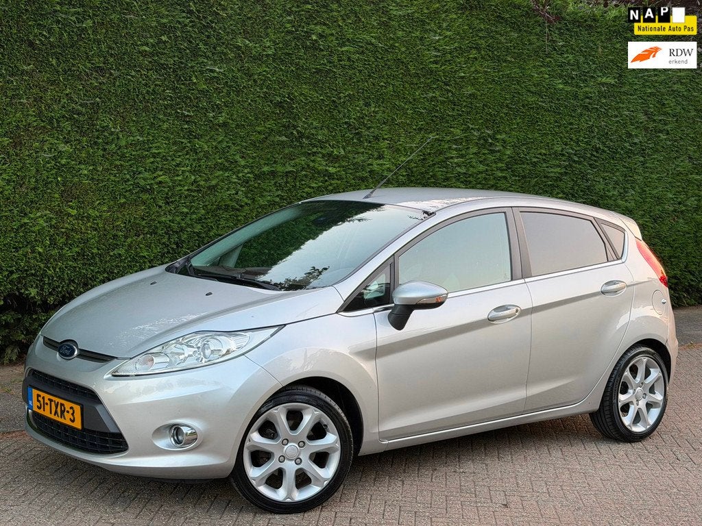 Ford Fiesta 1.6 TDCi AIRCO KOUD/LEER/STOELVERWARMING/AUX/PDC, Voorwielaandrijving, Gebruikt, Zwart, 96 €/maand