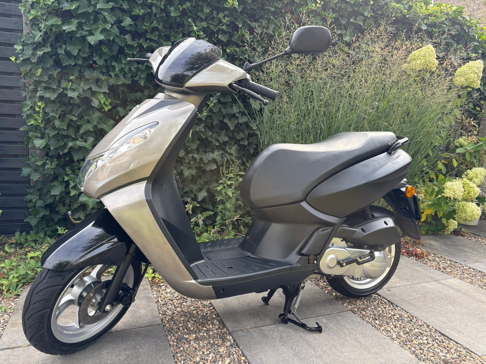 Peugeot Kisbee, nieuwstaat!, Fietsen en Brommers, Scooters | Peugeot, Ophalen of Verzenden, Zo goed als nieuw, Benzine, Overige modellen