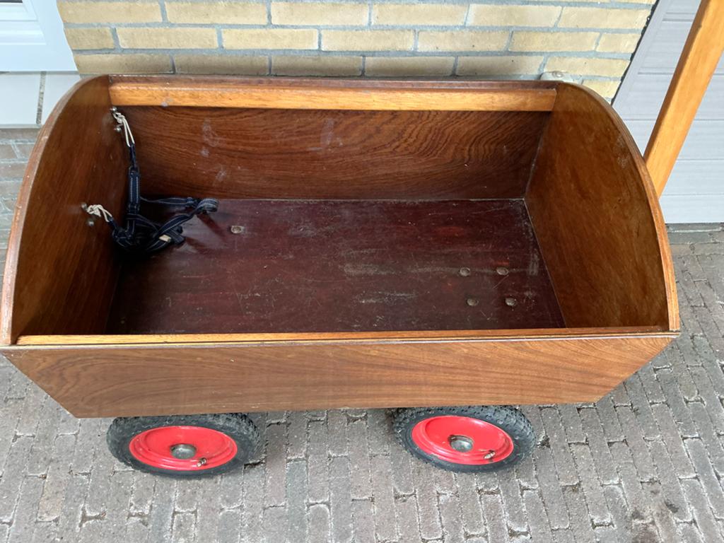 Houten bolderkar met rode wielen., Ophalen, Gebruikt