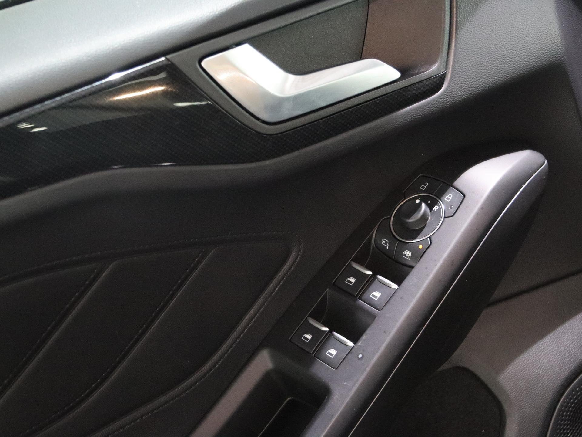 Foto 14 van Ford Focus Wagon 1.0 EcoBoost Hybrid ST Line X | Trekhaak |