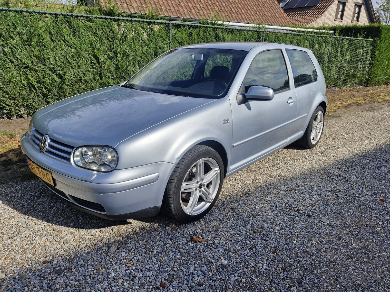 Volkswagen Golf 2.0i 85KW 2003 Blauw airco en xenon, Auto's, Volkswagen, 4 cilinders, 1984 cc, Blauw, 49 €/maand