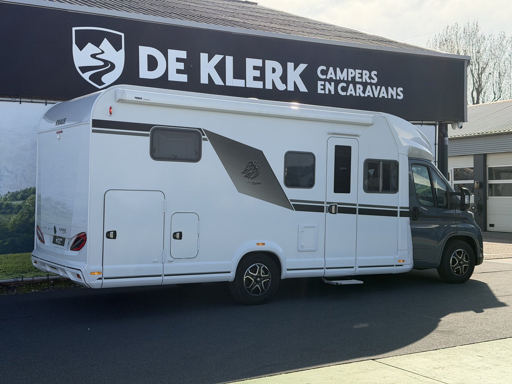 Knaus LIVE Wave 700 MEG Platinum Sel (bj 2026), Caravans en Kamperen, Automaat, 7 tot 8 meter, Bedrijf, Diesel