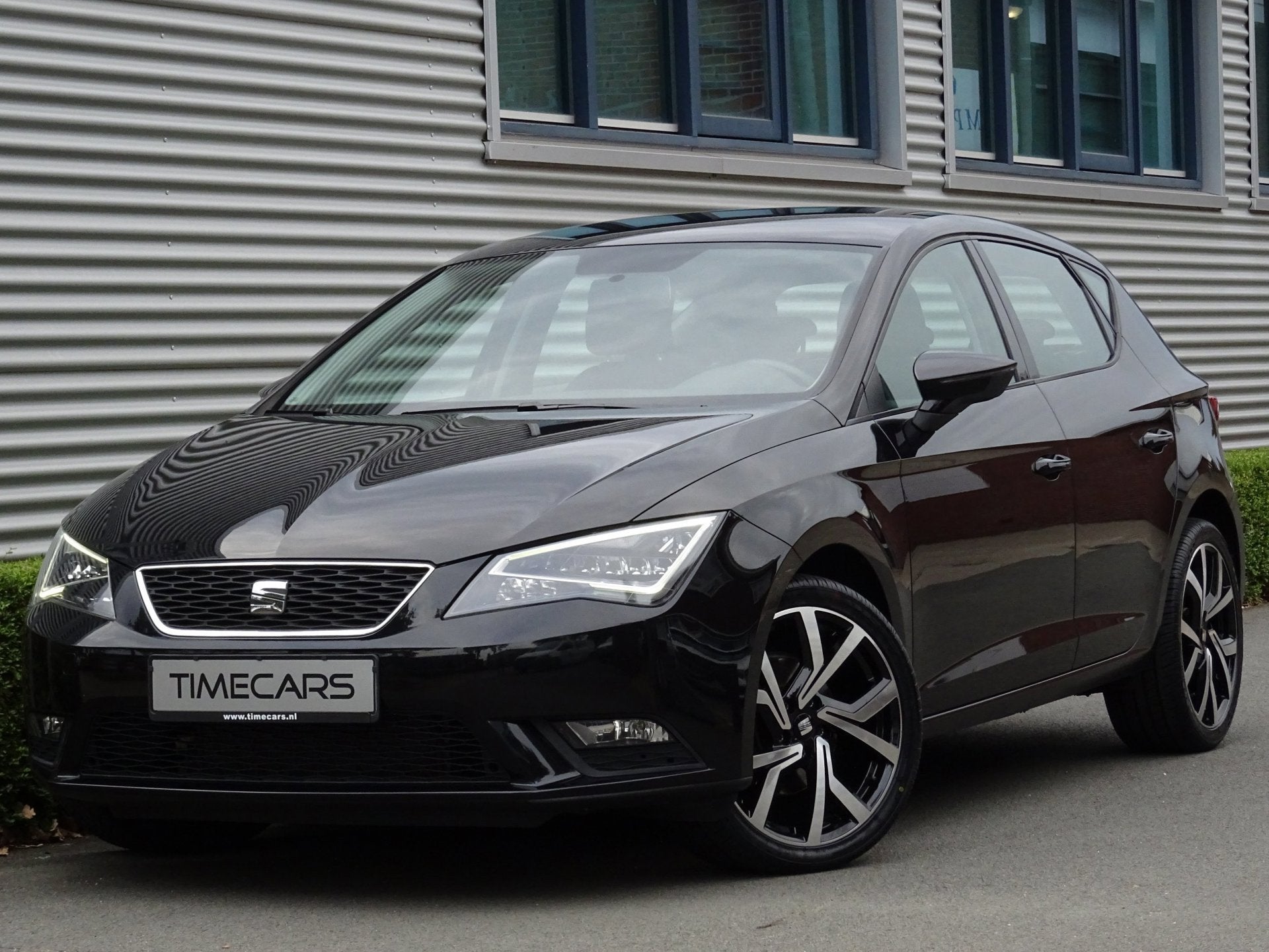 Seat Leon 1.2 TSI 105 PK Style LED Koplampen Carplay Climate, Auto's, Voorwielaandrijving, Euro 5, Gebruikt, Zwart