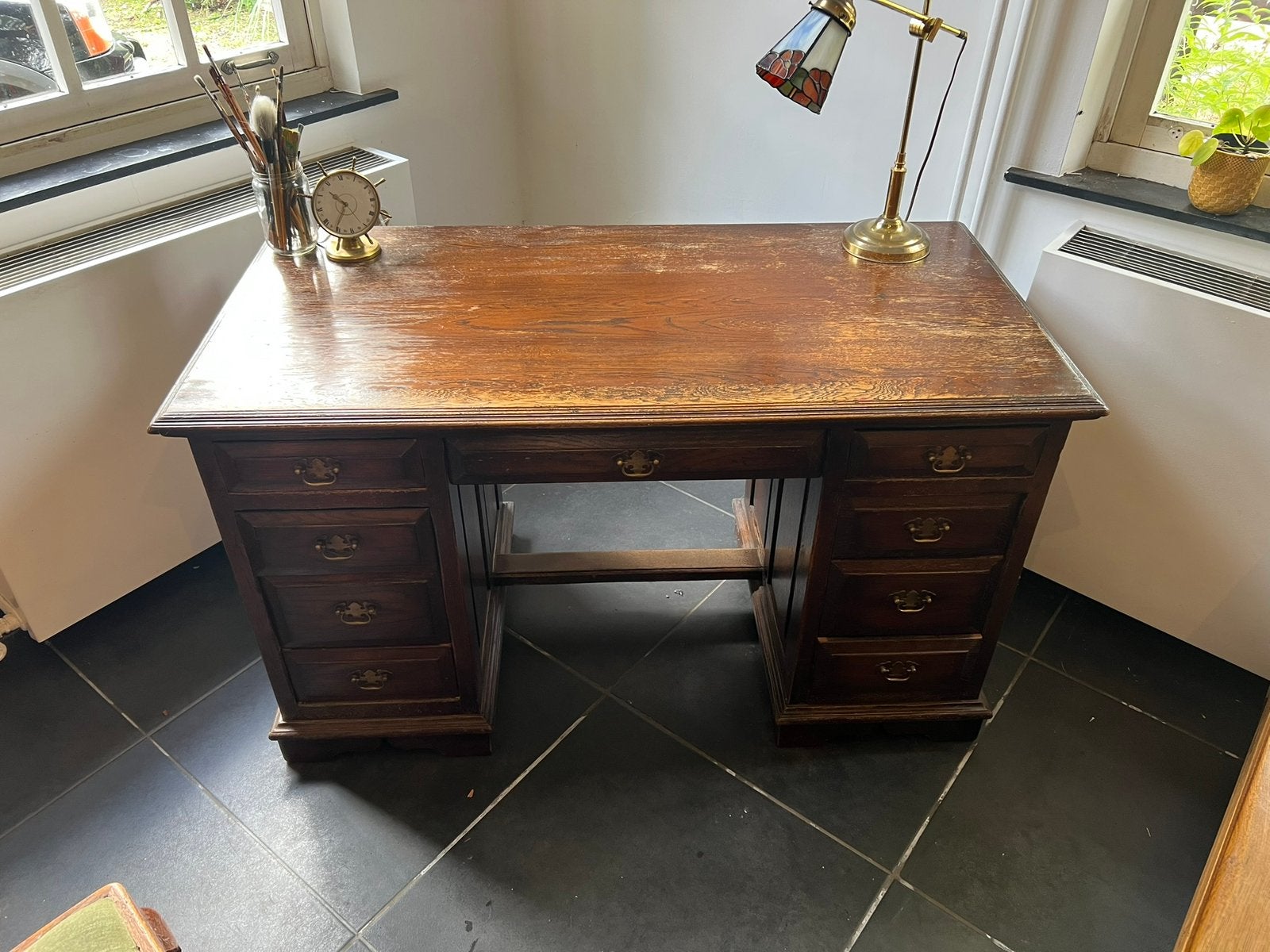 vintage eiken pedestal bureau / schrijfbureau met 9 laden, Huis en Inrichting, Ophalen, Zo goed als nieuw