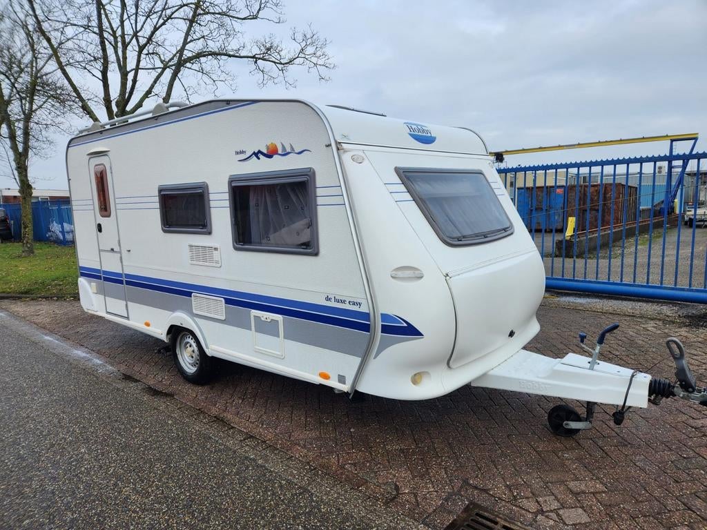 Hobby de luxe Easy 440 2005 met voortent en mover., Caravans en Kamperen, Vast bed, Treinzit, Particulier, Tot en met 4