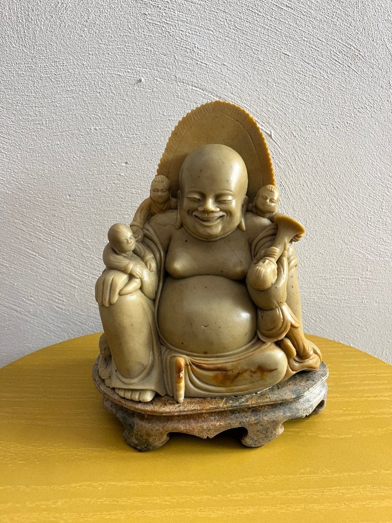 Grote stenen lachende Boeddha met kinderen – vintage China, Gebruikt, Steen/keramiek, Beige, Ophalen of Verzenden