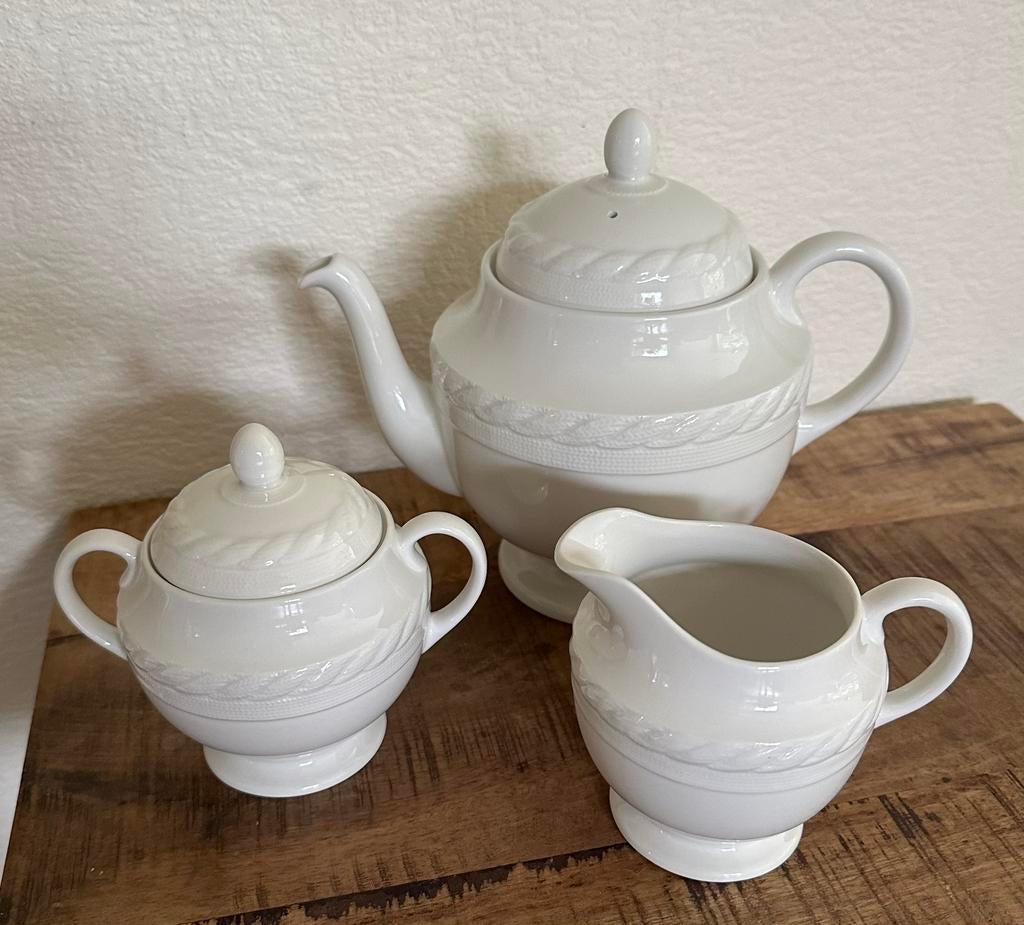 Ralph Lauren Wedgwood theepot, suikerpot en melkkannetje, Ophalen of Verzenden, Zo goed als nieuw, Porselein, Overige typen