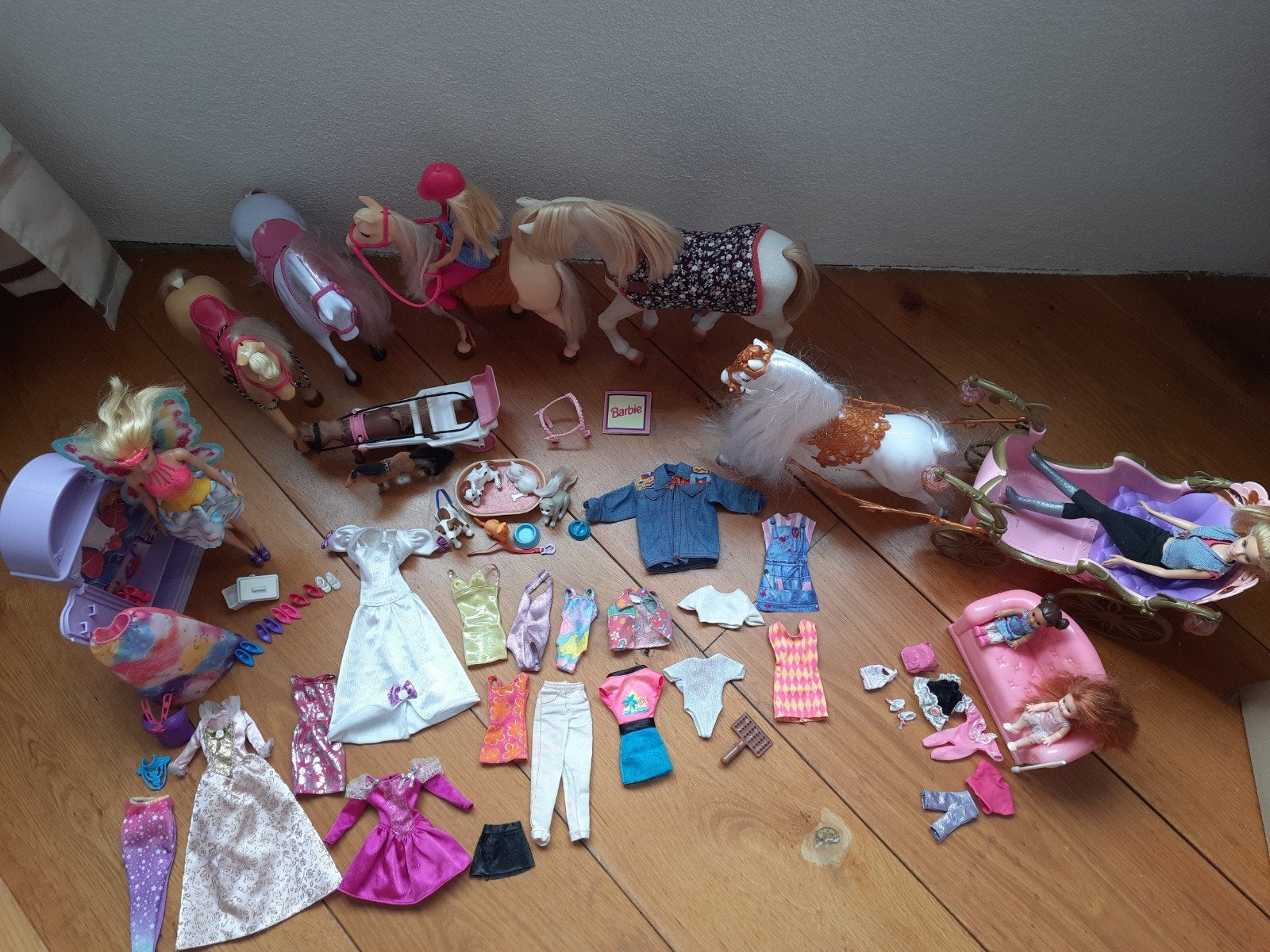 Grote Barbie set met paarden, koets en kleding, Ophalen, Gebruikt, Barbie