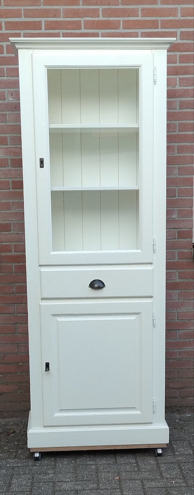 Richmond Interiors vitrinekast, met lade en dichte deur, Ophalen, Gebruikt, 200 cm of meer, Met lade(s)