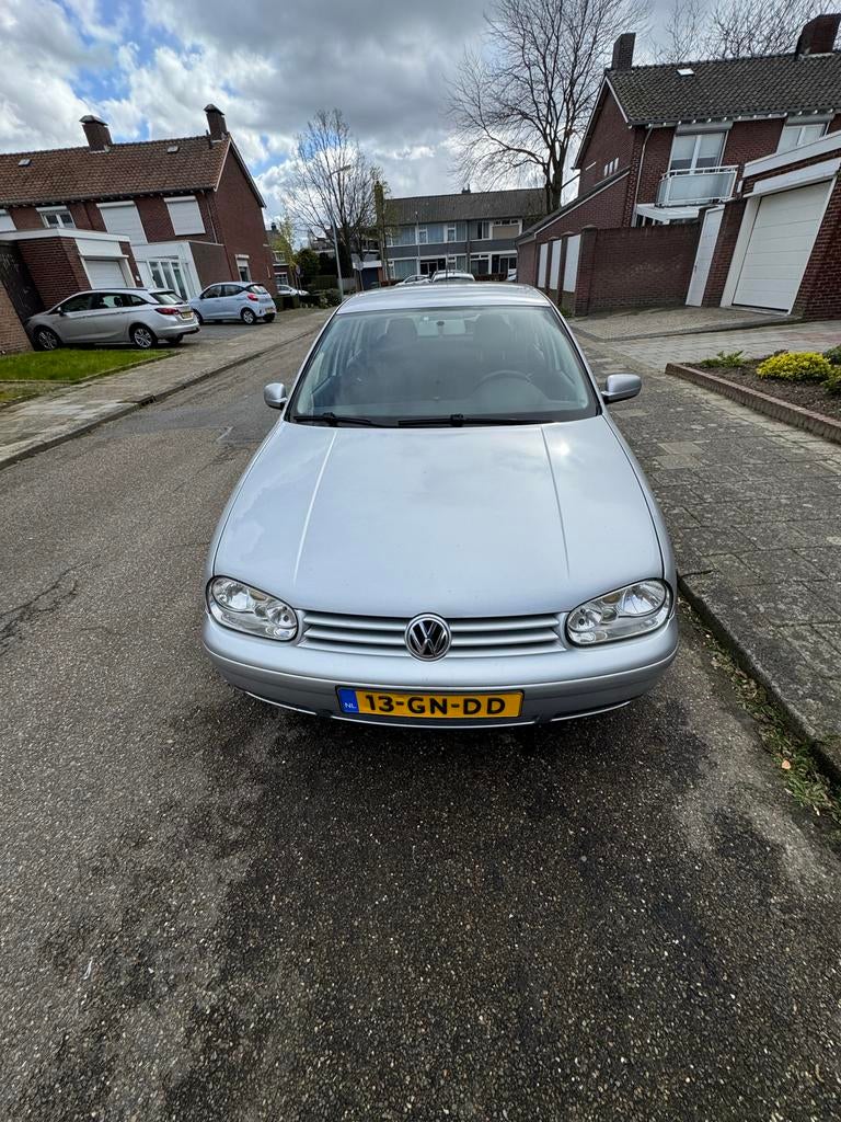 Volkswagen Golf 1.9 TDI 85KW 2001 Grijs, Auto's, Voorwielaandrijving, 4 cilinders, Origineel Nederlands, Metallic lak