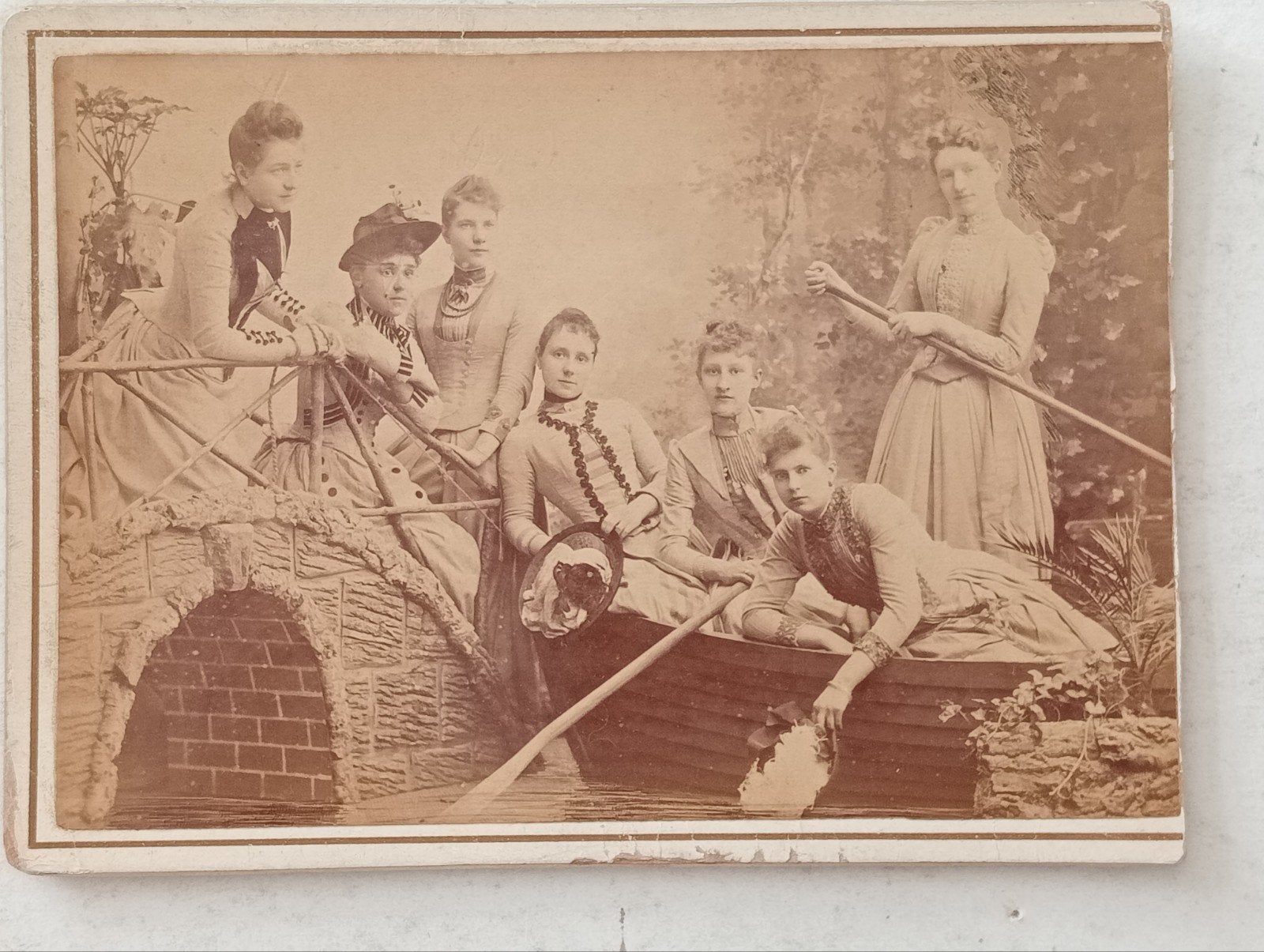 Antieke foto: Dames in roeiboot, Haarlem, 1891/1892, Verzamelen, Ophalen of Verzenden, Voor 1940, Gebruikt