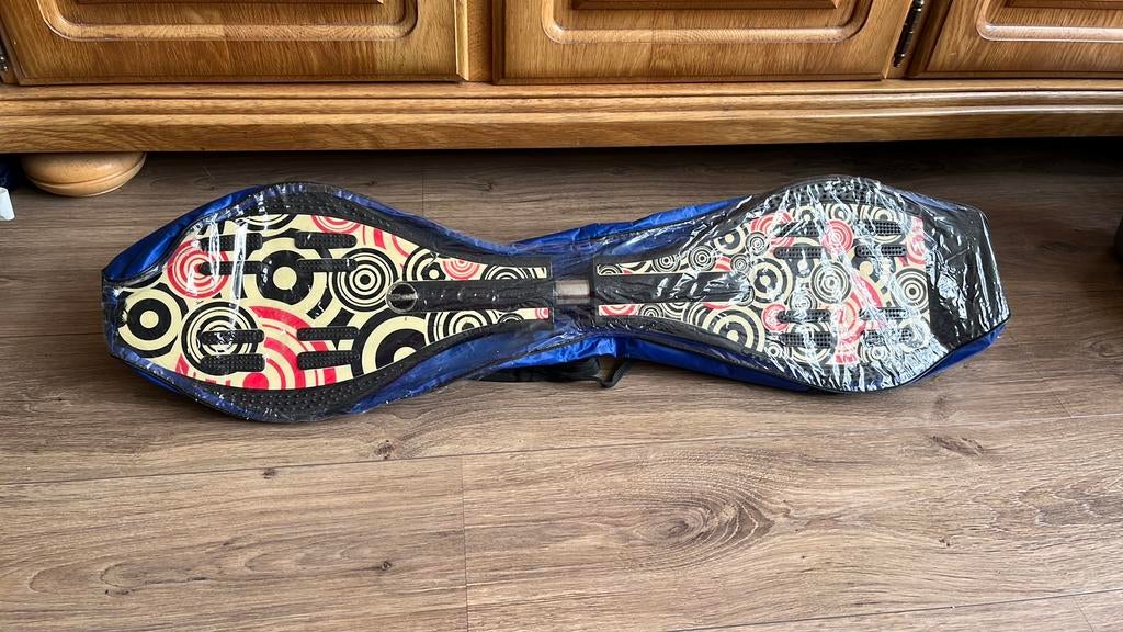 Waveboard met tas en reserve wiel, Ophalen, Gebruikt, Waveboard