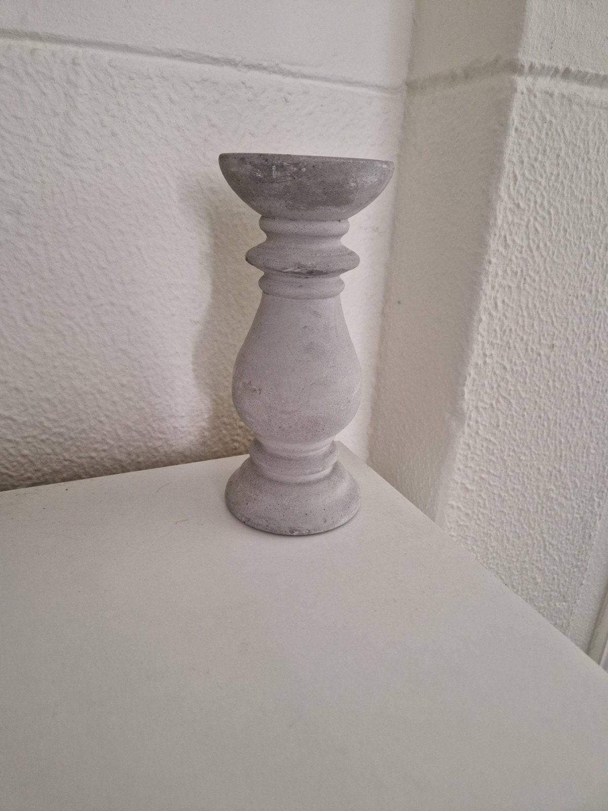 Betonnen kandelaar, Ophalen, Kandelaar