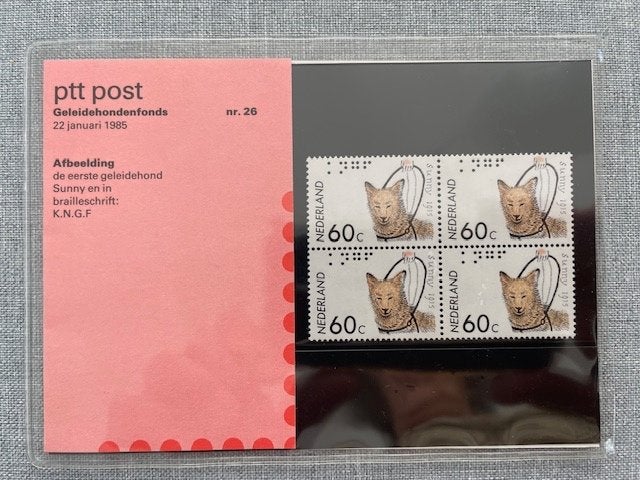 Postzegelmapje PZM26 - 50 jaar Geleidehondenfonds (KNGF), Ophalen of Verzenden, Postfris, Dier of Natuur