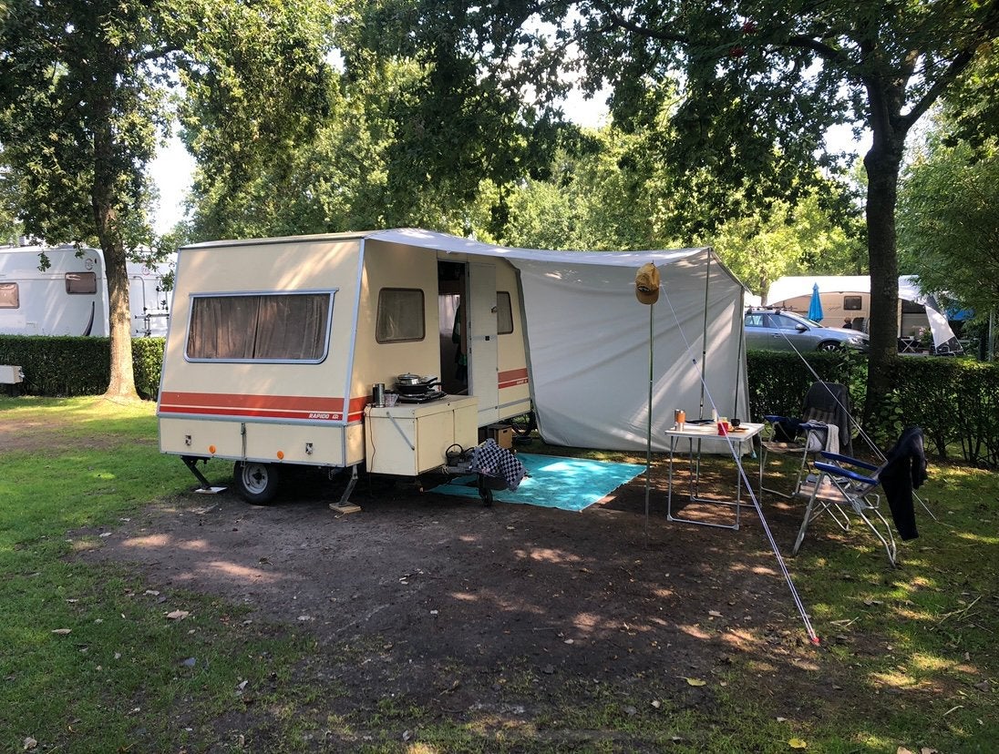 Rapido Confort 4R(1982) – Klassieke vouwcaravan harde wanden, Koelkast, 500 - 750 kg, Tot en met 4, Rapido