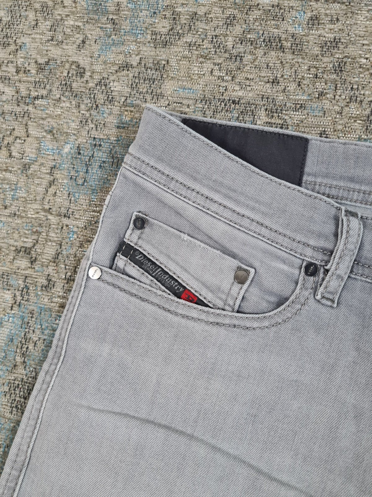 DIESEL TEPPHAR W30 L32 Slim STRETCH Bronno3032 Grijs

Taille, Danzigerkade 55, 1013 AP Amsterdam, Diesel, https://nl.diesel.com/en/help-area/help-area.html#contactUsContainer