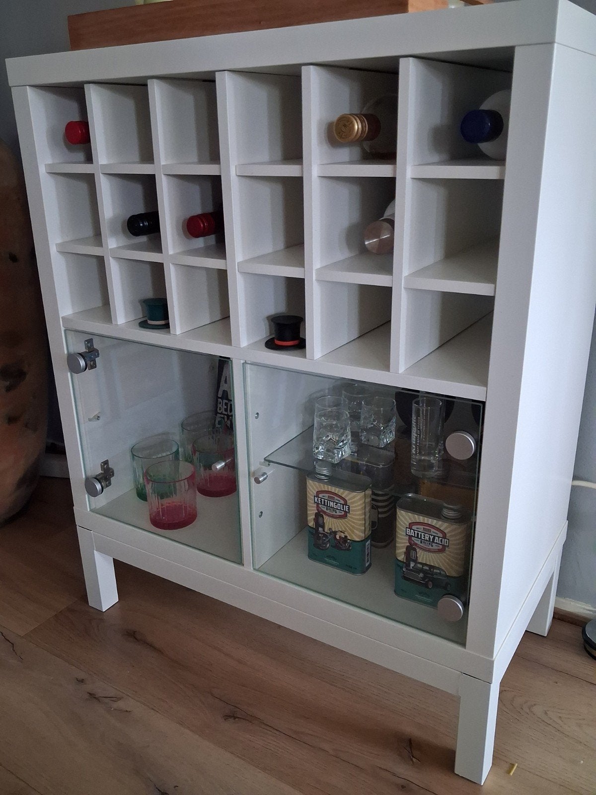 Kallax wijnkast met glazen deuren en opbergvakken, Ophalen, Zo goed als nieuw, Hout